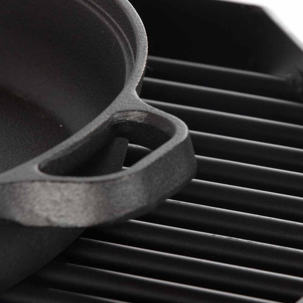 TITAN GREAT OUTDOORS Ash & Ember Santa Maria Grill, Argentine Style Open Fire Grill, Adjustable Cooking Grate with Flywheel, BBQ Grill Comes with Cast Iron Skillet