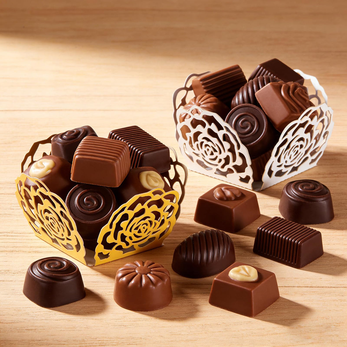 VICASKY 100pcs Hollow-out Rose Flower Chocolate Wrappers Paper Cups Dessert Wrapping Liners for Wedding Party Bridal Shower Sweet Table Decoration