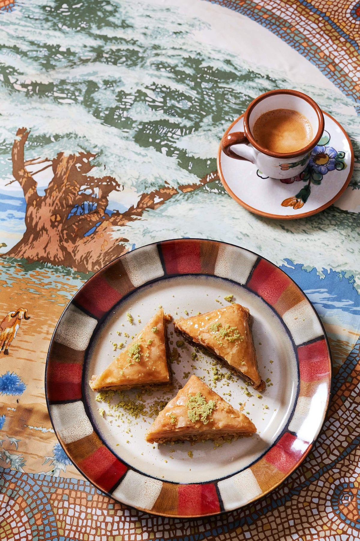 Cedar Pastries 16-Piece Traditional Triangle Baklava – Cashew, Almond & Walnut