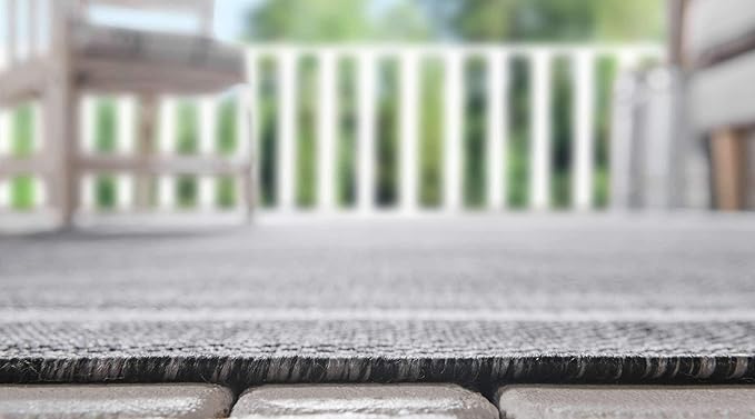Unique Loom Outdoor Border Collection Area Rug - Soft Border (6' 1" x 9' Rectangle, Black/ Ivory)
