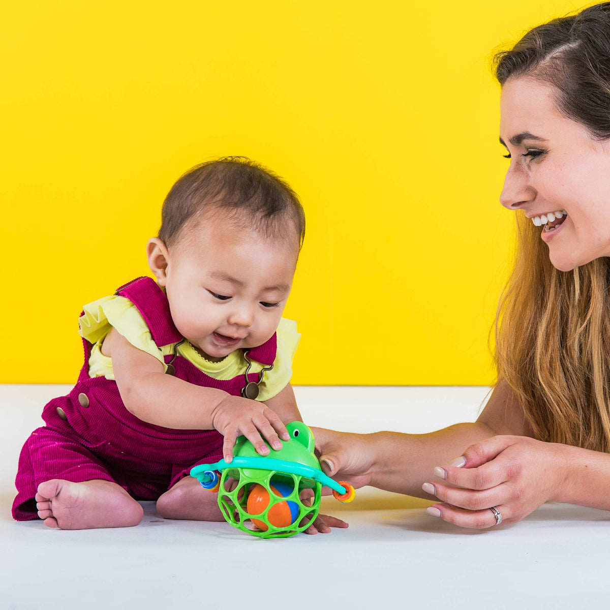 Bright Starts Oball Musical Toy, Jingle & Shake Pal, BPA-Free Easy-Grasp Baby Rattle Toy, Ages Newborn+