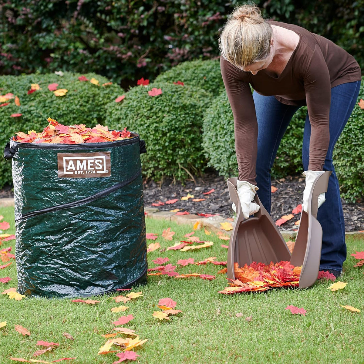 AMES Leaf Scoops Hand Rake Set with Collapsible Pop-Up Garden Waste Bag for Collecting Leaves, Mulch and Debris