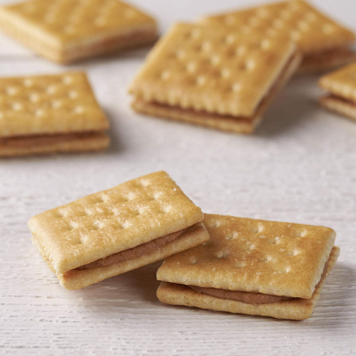 Austin Toasty Round Crackers with Peanut Butter – 8 Count, 11.4 oz Tray (4-Pack)