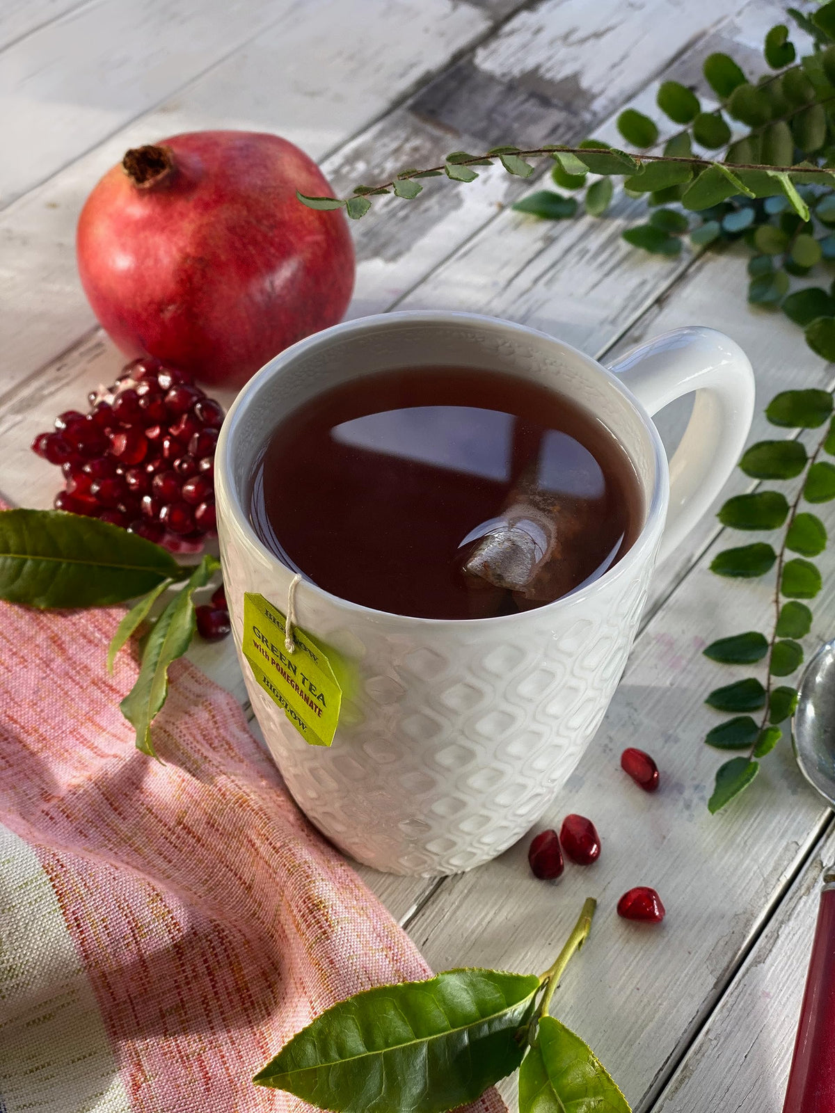 Bigelow Green Tea with Pomegranate – Caffeinated Green Tea Bags, 120 Count (Pack of 6)