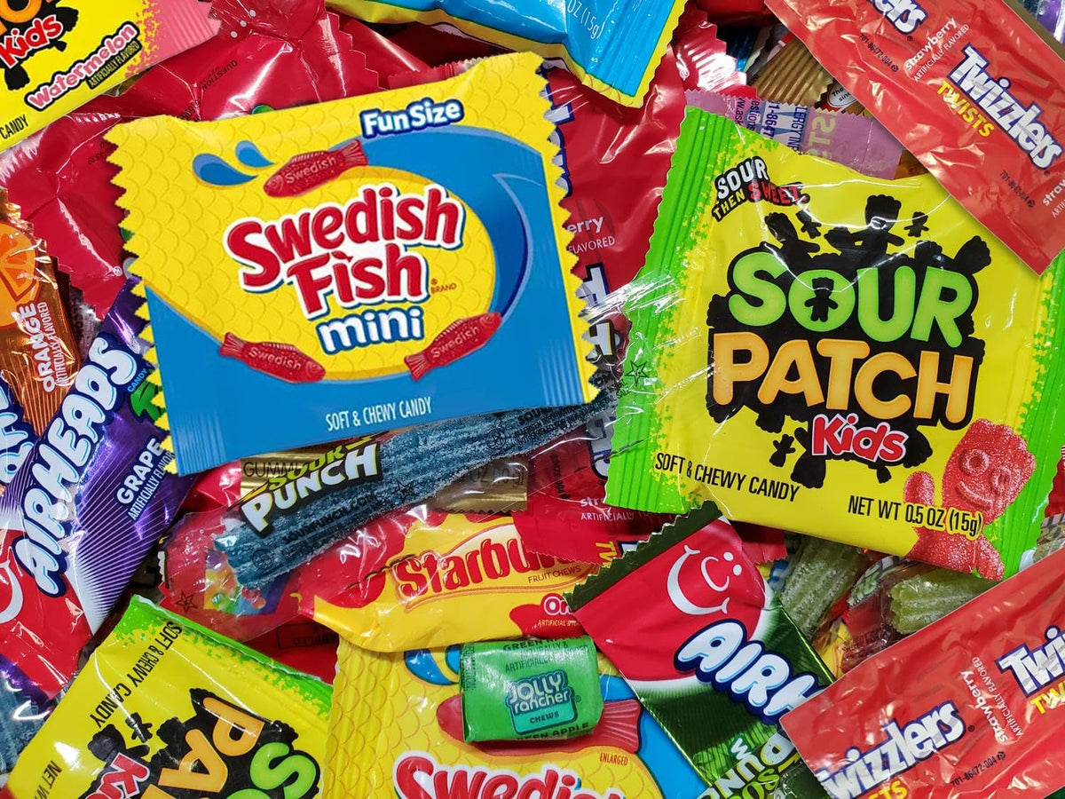The LakeHouse Assorted Candy Variety Pack – 2 lb, Individually Wrapped Fruity, Sour, Gummy Treats for Parties