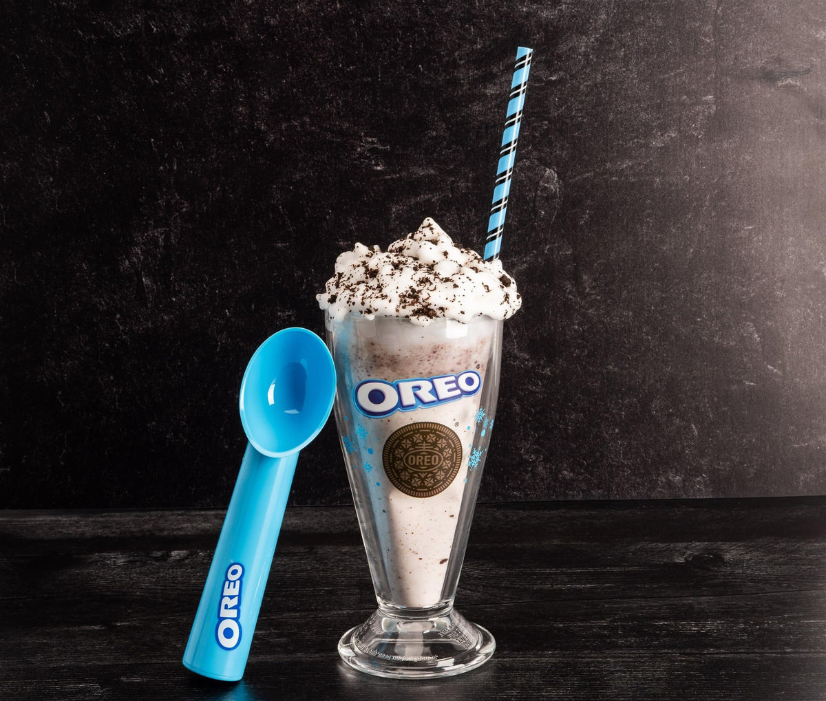 Frankford OREO Cookies & Cream Milkshake Gift Set – 2 Glass Cups, Straws, and Scoop