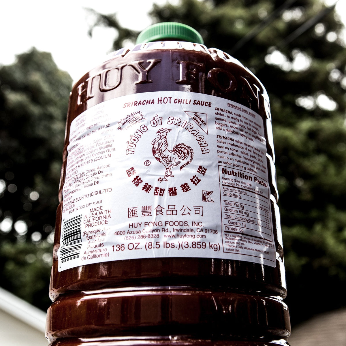 Huy Fong Sriracha Chili Sauce — 8.5 lb Bottle (136 oz)