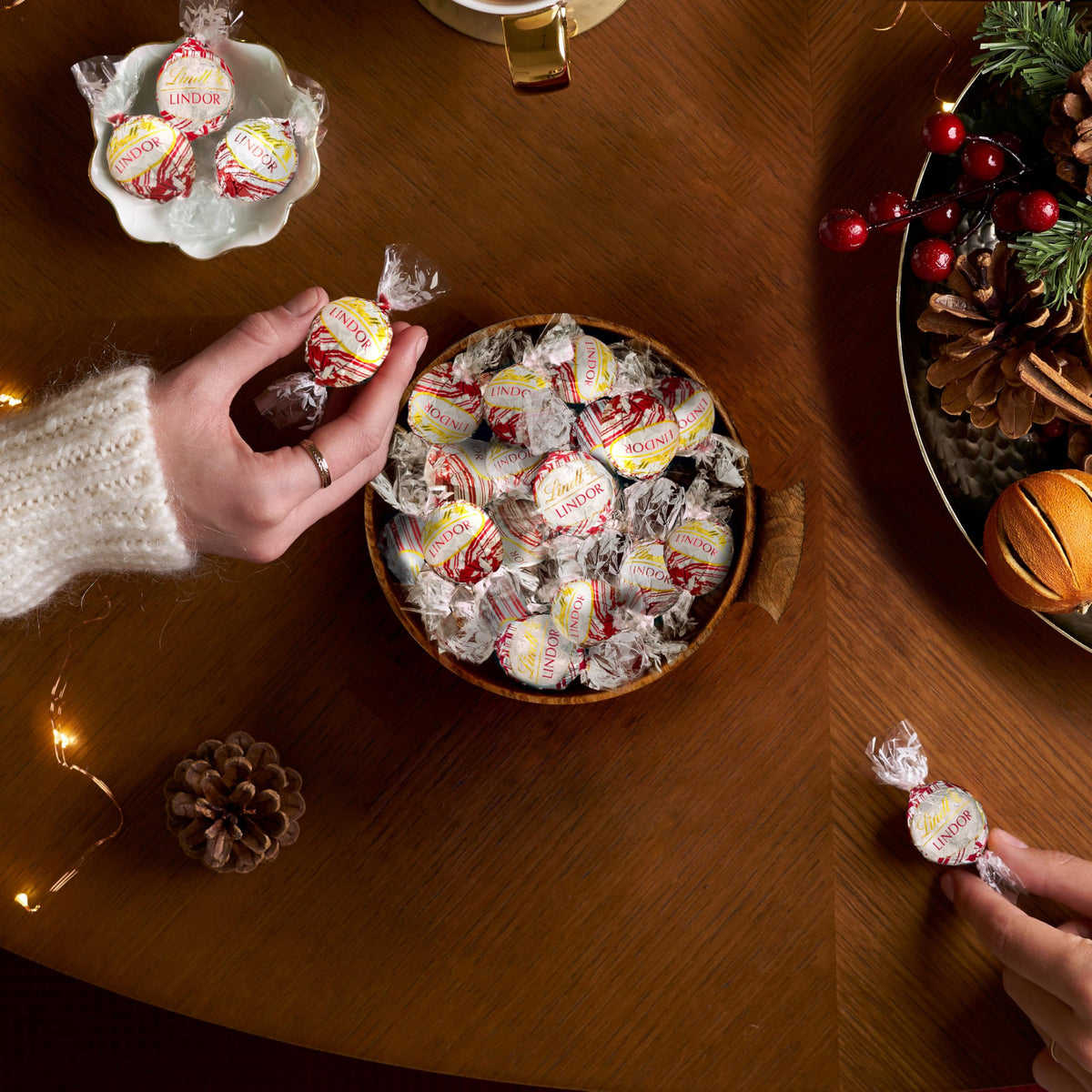 Lindt LINDOR White Chocolate Peppermint Truffles – 19 oz Gift Bag