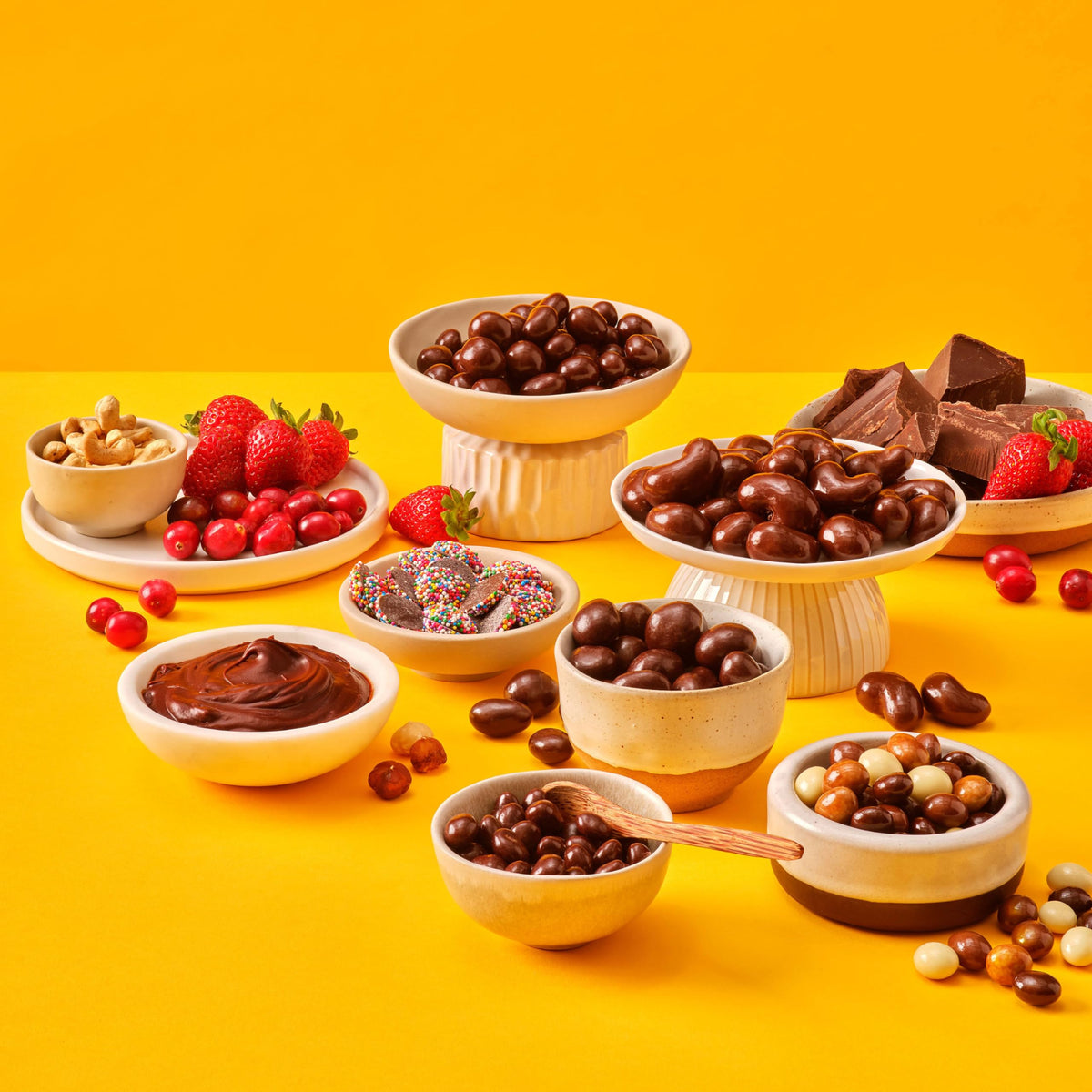 Yupik Caramel Peanut Clusters – 2.2 lb Milk Chocolate Coated Roasted Peanuts